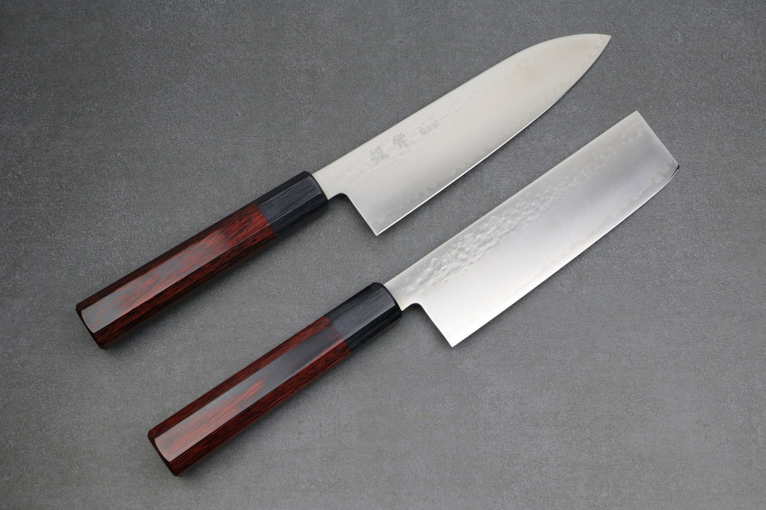 Messerset Japan aus einem Nakiri und einem Santoku. 